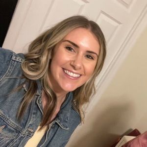 Meet your Posher, Claire